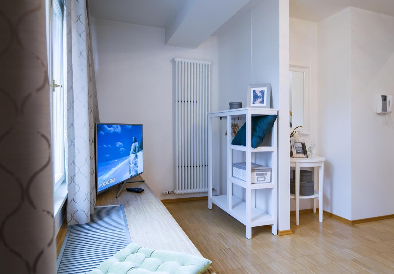 Modern Apartment Charvatova Praga Exterior foto