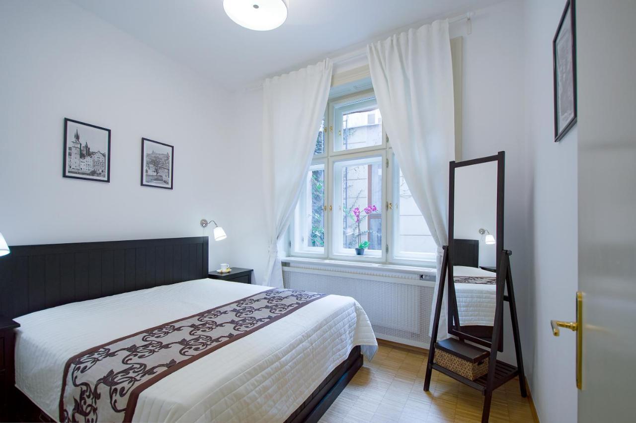 Modern Apartment Charvatova Praga Exterior foto