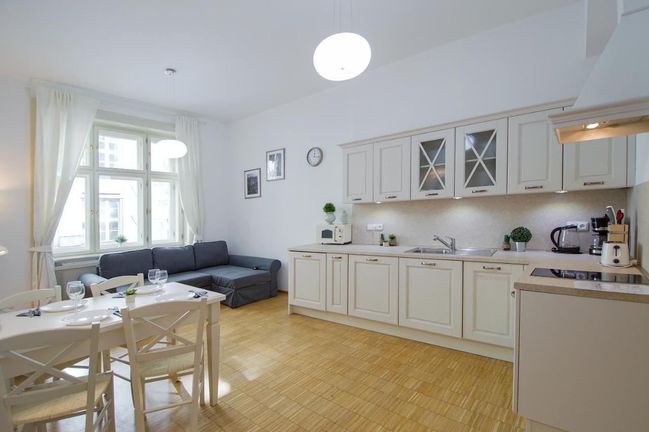 Modern Apartment Charvatova Praga Exterior foto